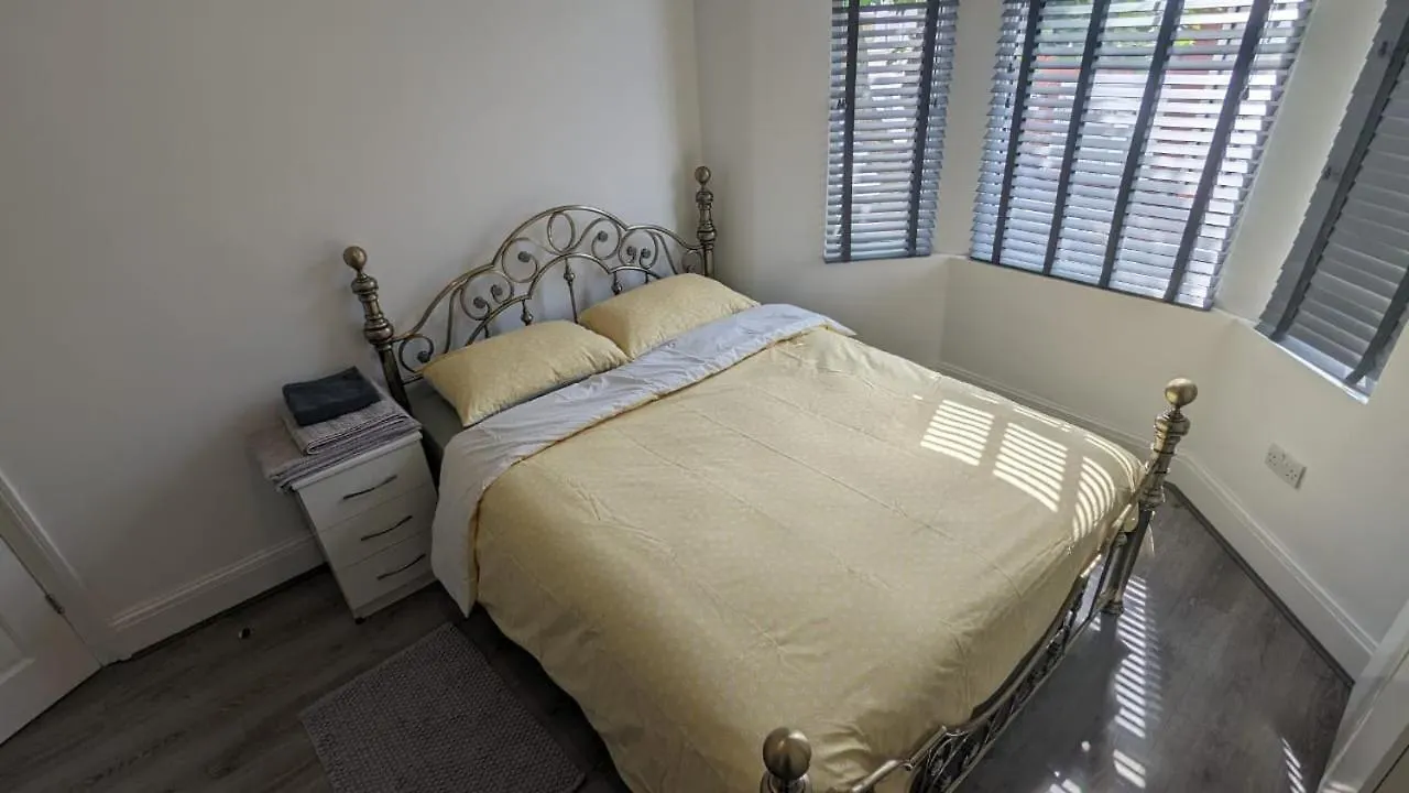 Rahal Eastham Apartment London Homestay